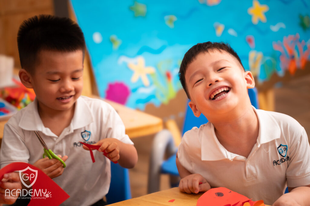 Trẻ đóng vai nhà thám hiểm nhí tại sự kiện Khám phá Đại dương.