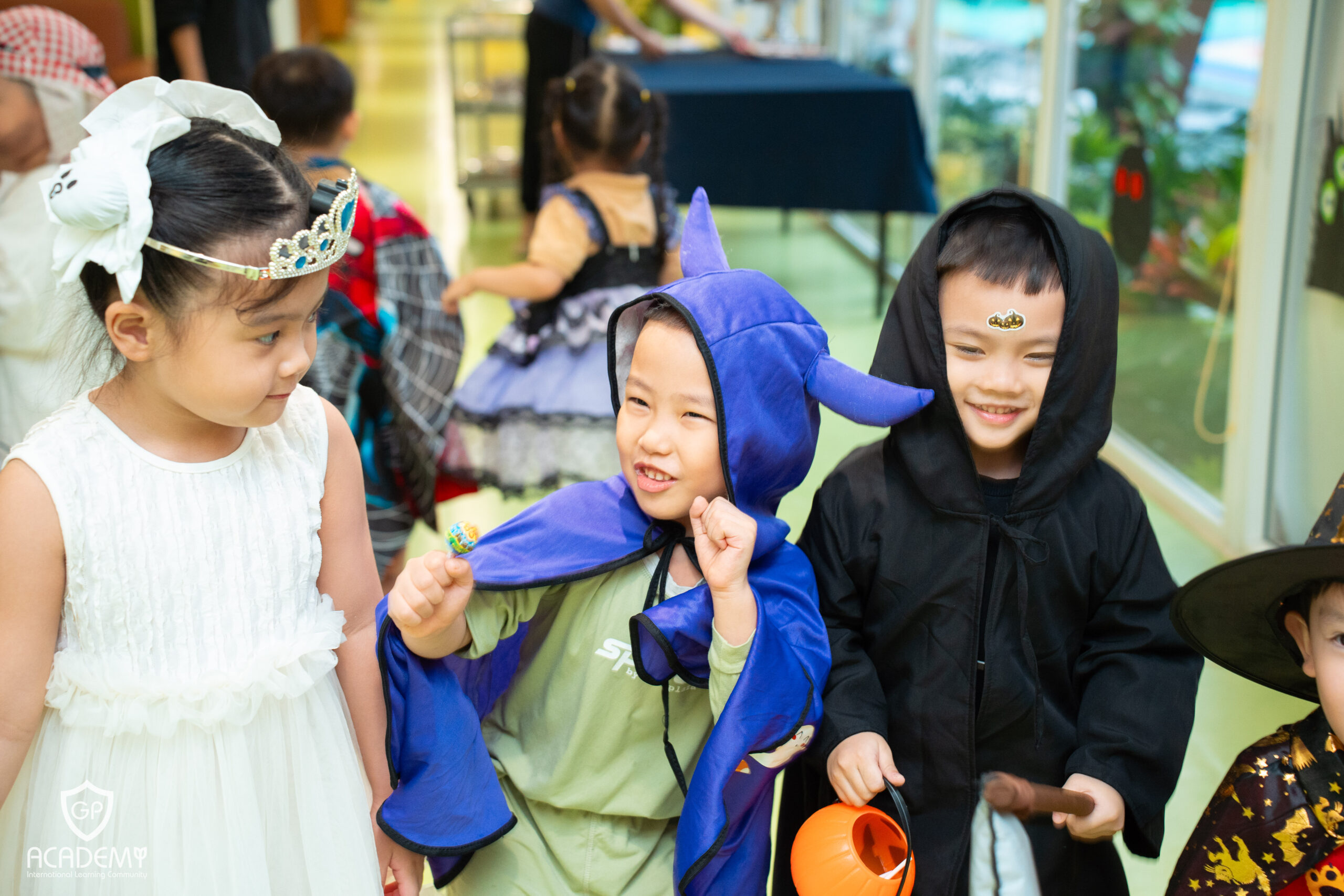 Phát triển kỹ năng giao tiếp xã hội ngay từ những năm tháng đầu đời.