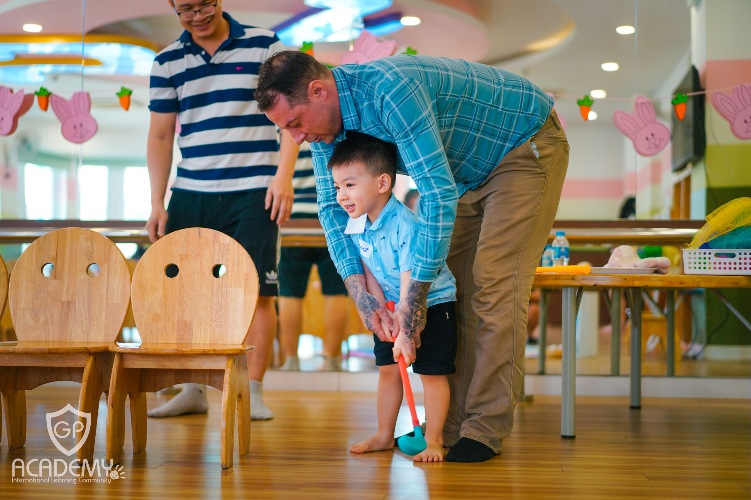 Hoạt động vui nhộn cùng thầy giáo bản ngữ.