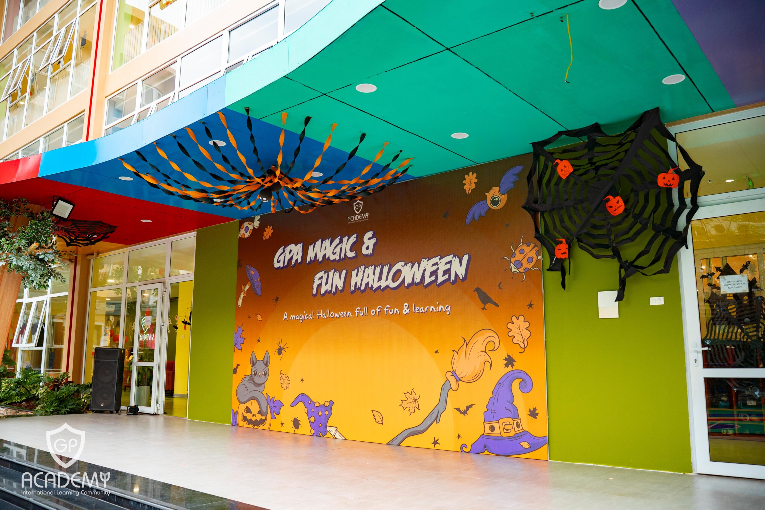 Không gian rực rỡ sắc cam Halloween tại GPA.